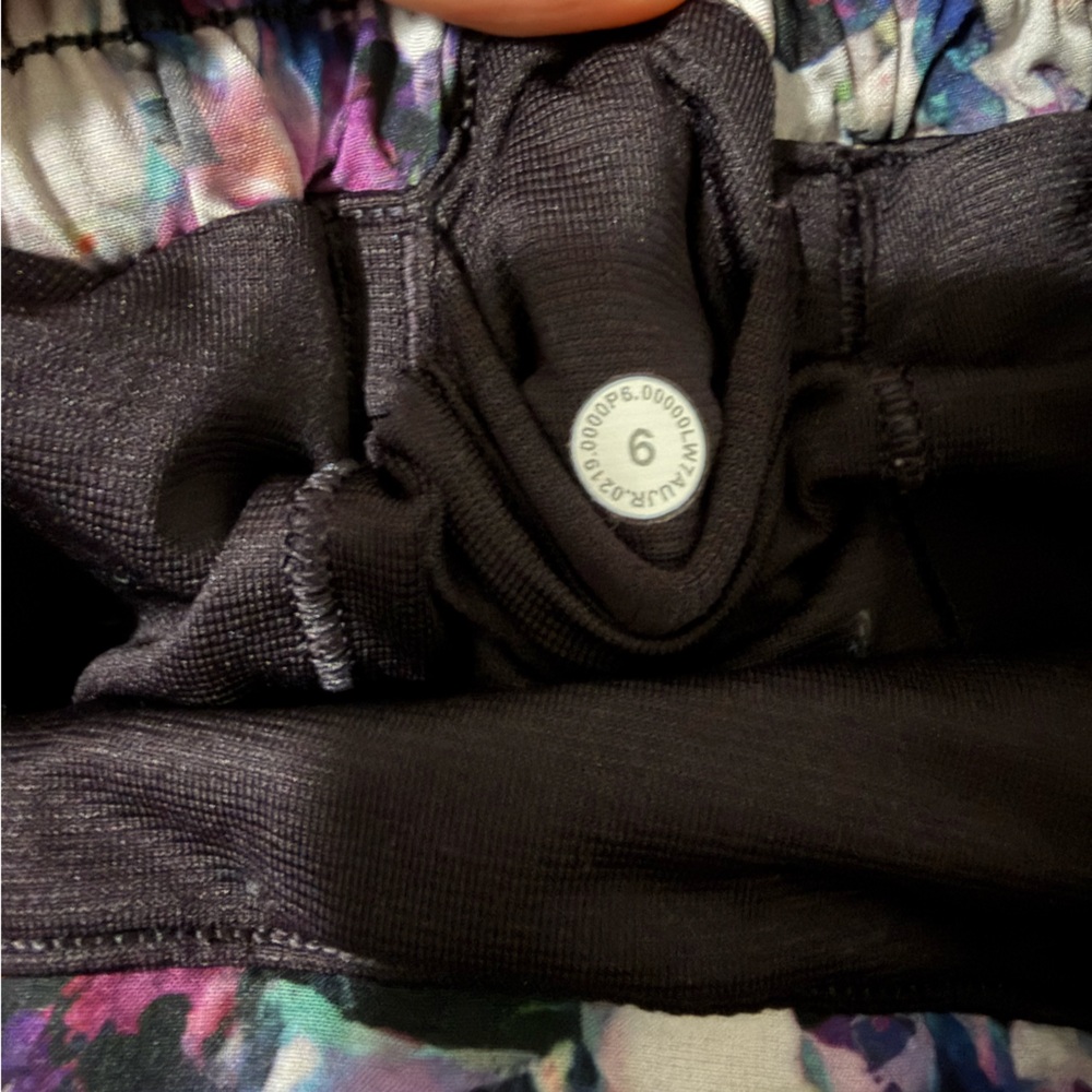 Lululemon Hotty Hot Floral Women's Shorts - Picture 2 of 3